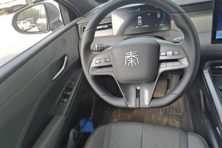 Used BYD Qin PLUS 2025 DM-i Smart Drive 55KM Leading Model Steering Wheel