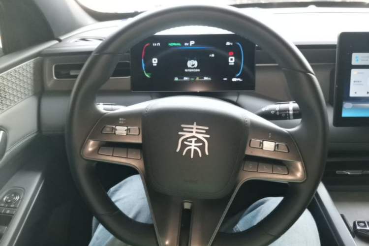 Used BYD Qin PLUS 2025 DM-i Smart Drive 55KM Leading Model Steering Wheel