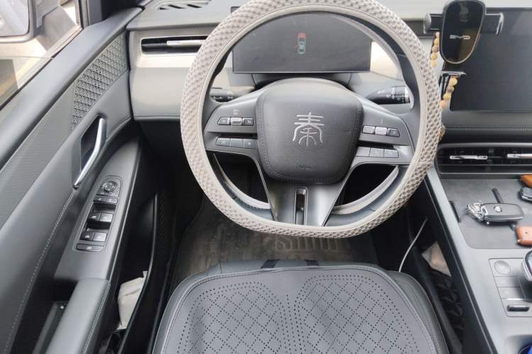 Used BYD Qin PLUS 2025 DM-i Smart Drive 55KM Leading Model Steering Wheel