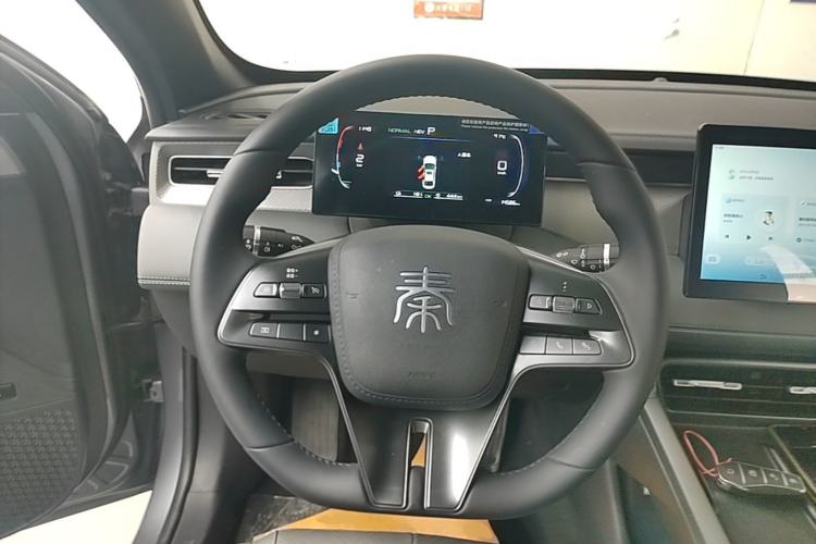 Used BYD Qin PLUS 2025 DM-i Smart Drive 55KM Leading Model Steering Wheel
