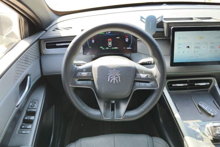 Used BYD Qin PLUS 2025 DM-i Smart Drive 55KM Leading Model Steering Wheel
