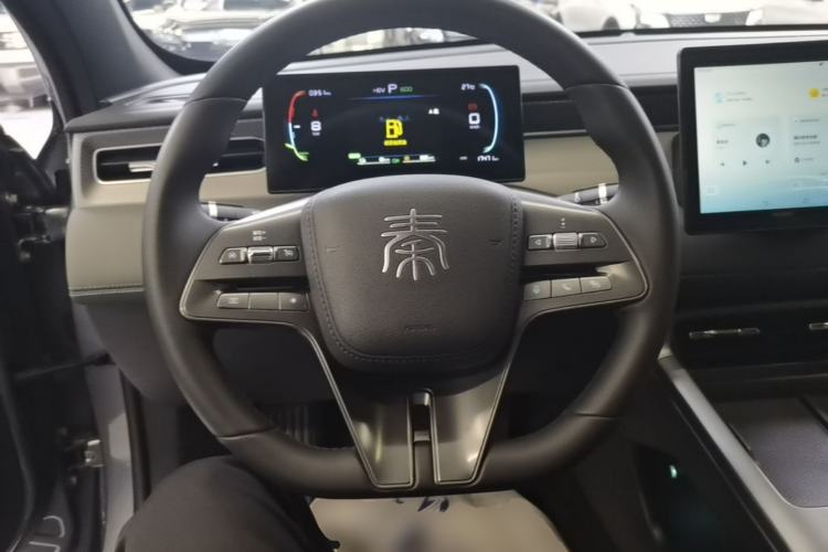 Used BYD Qin PLUS 2025 DM-i Smart Drive 55KM Leading Model Steering Wheel