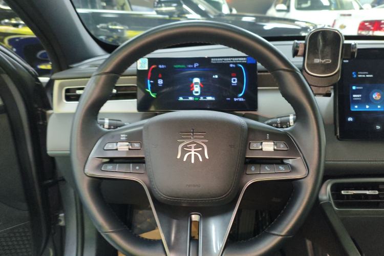 Used BYD Qin PLUS 2025 DM-i Smart Drive 55KM Leading Model Steering Wheel