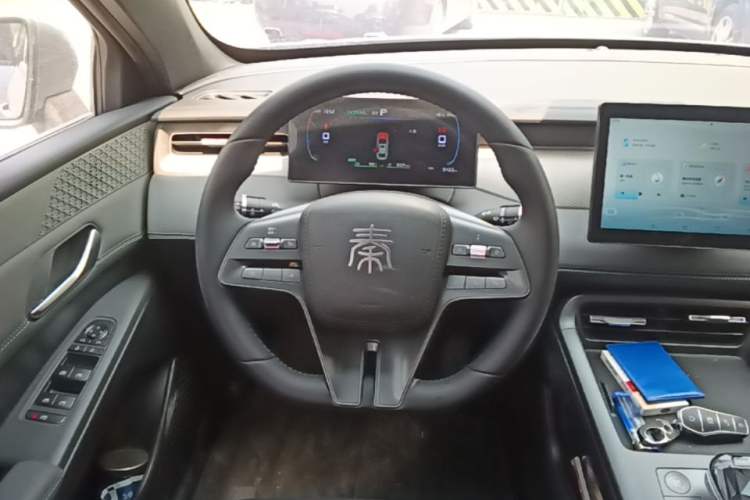 Used BYD Qin PLUS 2025 DM-i Smart Drive 55KM Leading Model Steering Wheel