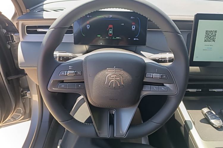 Used BYD Qin PLUS 2025 DM-i Smart Drive 55KM Leading Model Steering Wheel