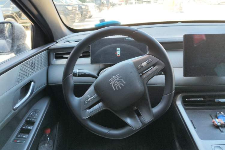 Used BYD Qin PLUS 2025 DM-i Smart Drive 55KM Leading Model Steering Wheel
