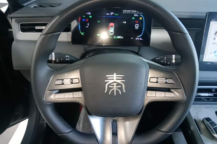 Used BYD Qin PLUS 2025 DM-i Smart Drive 55KM Leading Model Steering Wheel