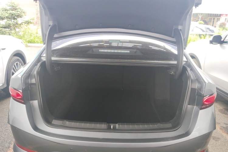 Used BYD Qin PLUS 2025 DM-i Smart Drive 55KM Leading Model Trunk