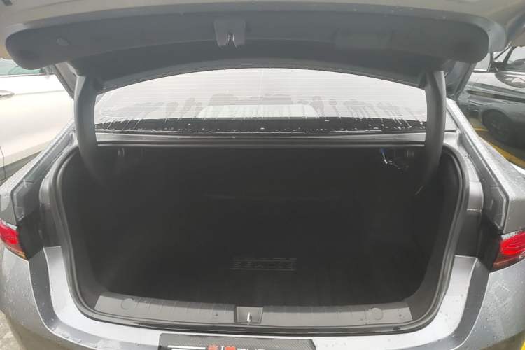 Used BYD Qin PLUS 2025 DM-i Smart Drive 55KM Leading Model Trunk