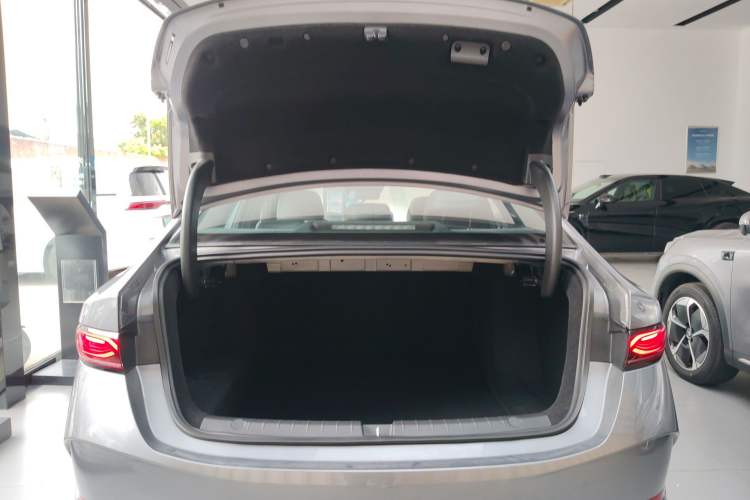 Used BYD Qin PLUS 2025 DM-i Smart Drive 55KM Beyond Model Trunk