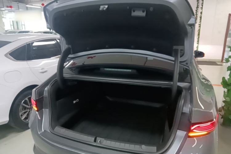 Used BYD Qin PLUS 2025 DM-i Smart Drive 55KM Leading Model Trunk