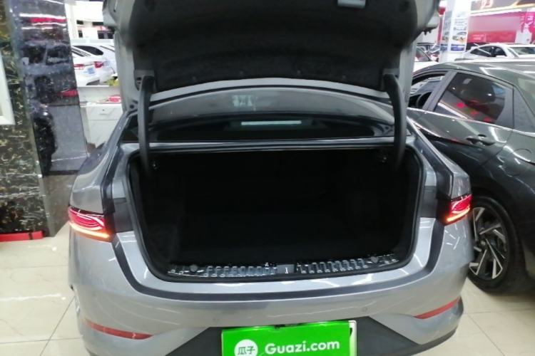 Used BYD Qin PLUS 2025 DM-i Smart Drive 55KM Leading Model Trunk