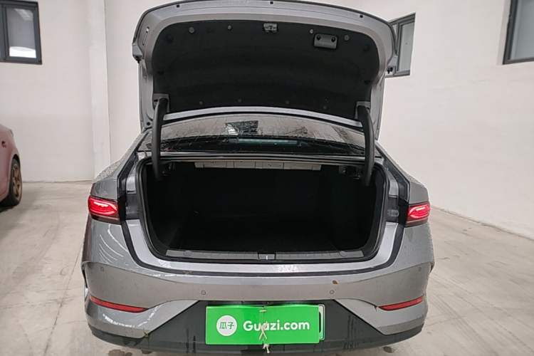 Used BYD Qin PLUS 2025 DM-i Smart Drive 55KM Leading Model Trunk