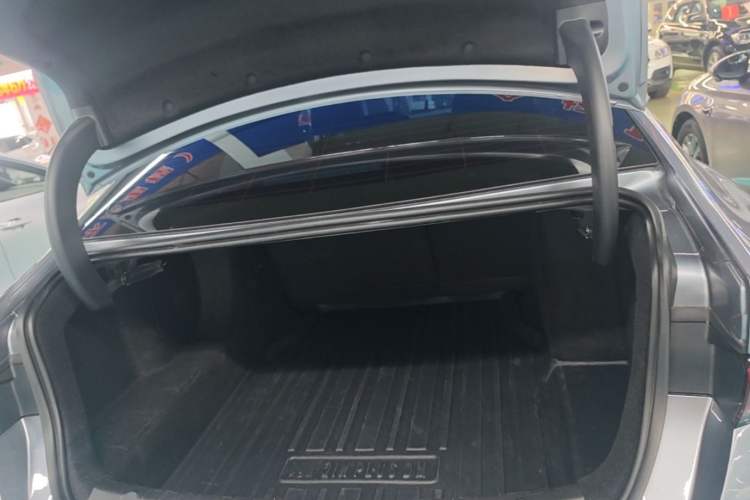 Used BYD Qin PLUS 2025 DM-i Smart Drive 55KM Leading Model Trunk