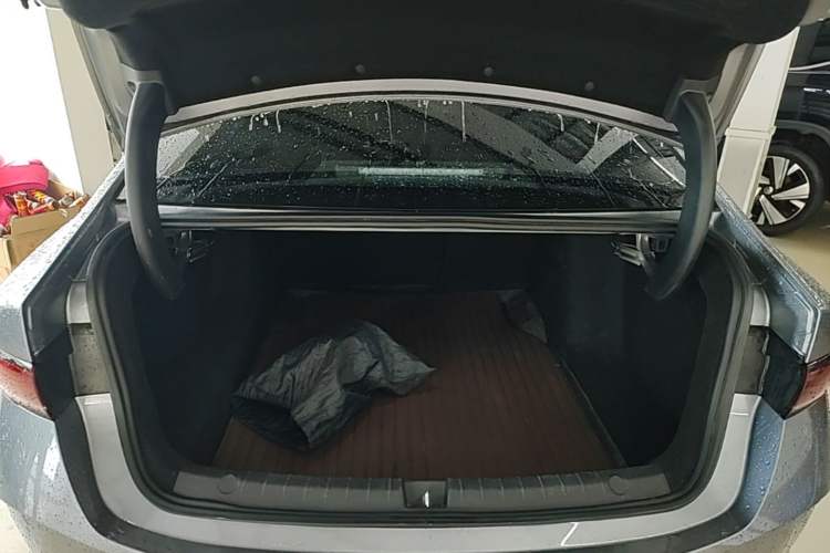 Used BYD Qin PLUS 2025 DM-i Smart Drive 55KM Leading Model Trunk