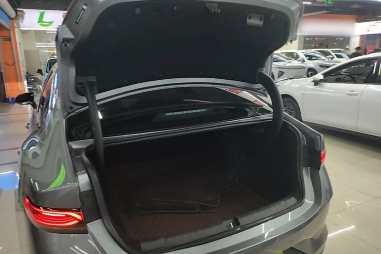 Used BYD Qin PLUS 2025 DM-i Smart Drive 55KM Leading Model Trunk