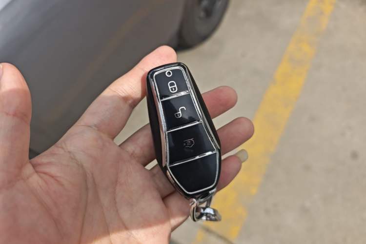 Used BYD Qin PLUS 2025 DM-i Smart Drive 55KM Leading Model Vehicle Key