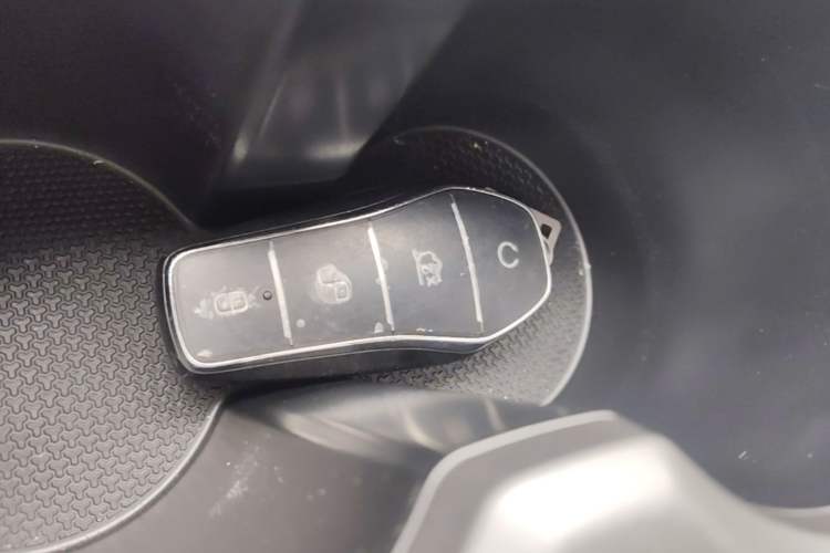 Used BYD Qin PLUS 2025 DM-i Smart Drive 55KM Leading Model Vehicle Key