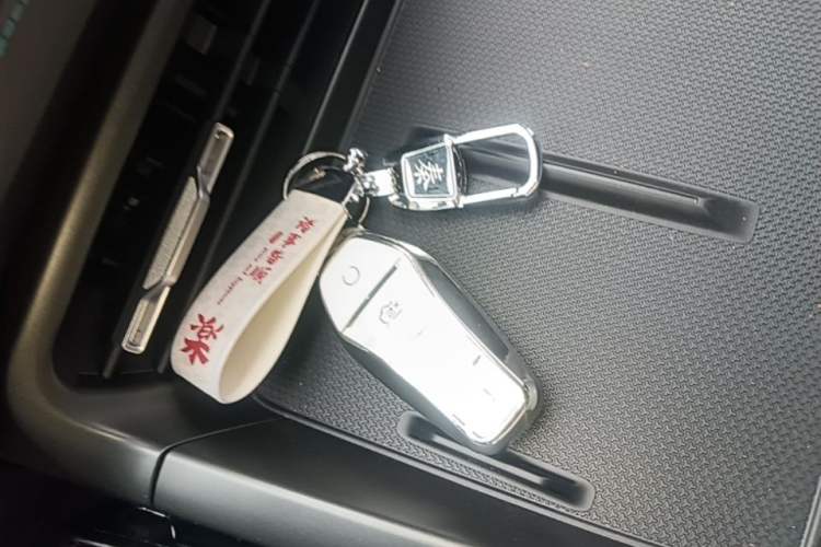 Used BYD Qin PLUS 2025 DM-i Smart Drive 55KM Leading Model Vehicle Key
