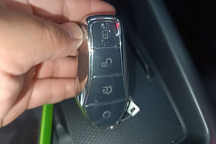 Used BYD Qin PLUS 2025 DM-i Smart Drive 55KM Leading Model Vehicle Key