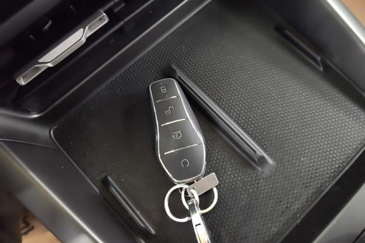 Used BYD Qin PLUS 2025 DM-i Smart Drive 55KM Leading Model Vehicle Key