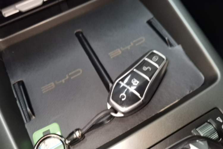 Used BYD Qin PLUS 2025 DM-i Smart Drive 55KM Leading Model Vehicle Key