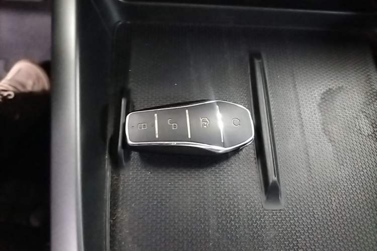 Used BYD Qin PLUS 2025 DM-i Smart Drive 55KM Leading Model Vehicle Key