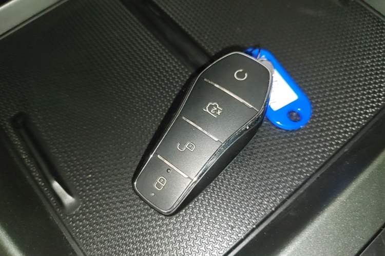 Used BYD Qin PLUS 2025 DM-i Smart Drive 55KM Leading Model Vehicle Key