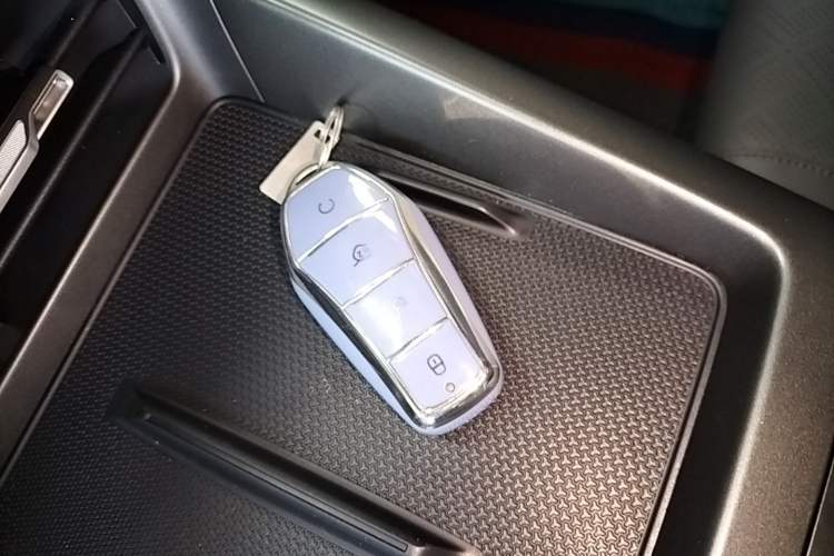 Used BYD Qin PLUS 2025 DM-i Smart Drive 55KM Leading Model Vehicle Key
