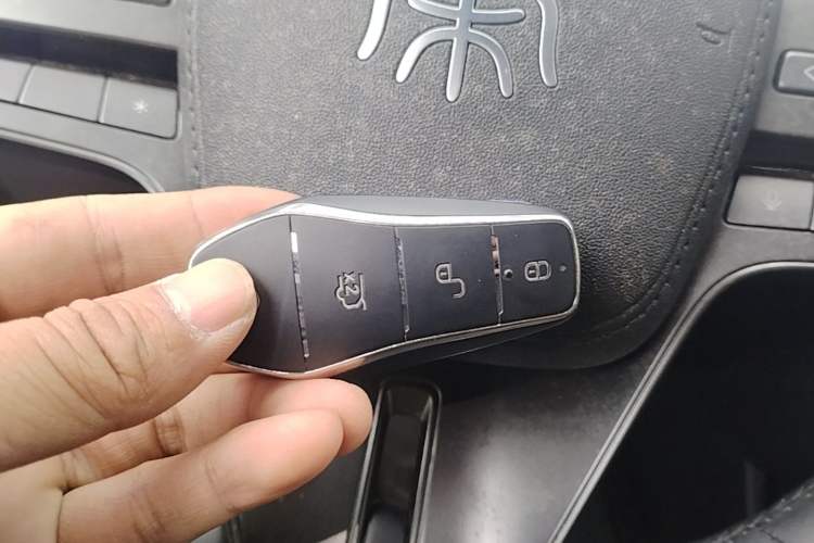Used BYD Qin PLUS 2025 DM-i Smart Drive 55KM Leading Model Vehicle Key