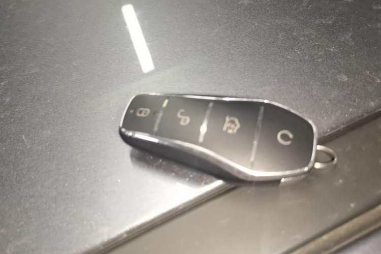 Used BYD Qin PLUS 2025 DM-i Smart Drive 55KM Leading Model Vehicle Key