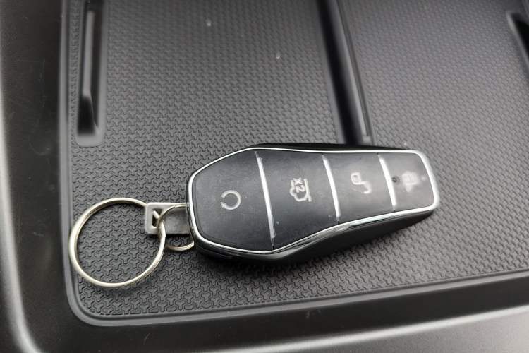 Used BYD Qin PLUS 2025 DM-i Smart Drive 55KM Leading Model Vehicle Key
