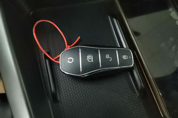 Used BYD Qin PLUS 2025 DM-i Smart Drive 55KM Leading Model Vehicle Key