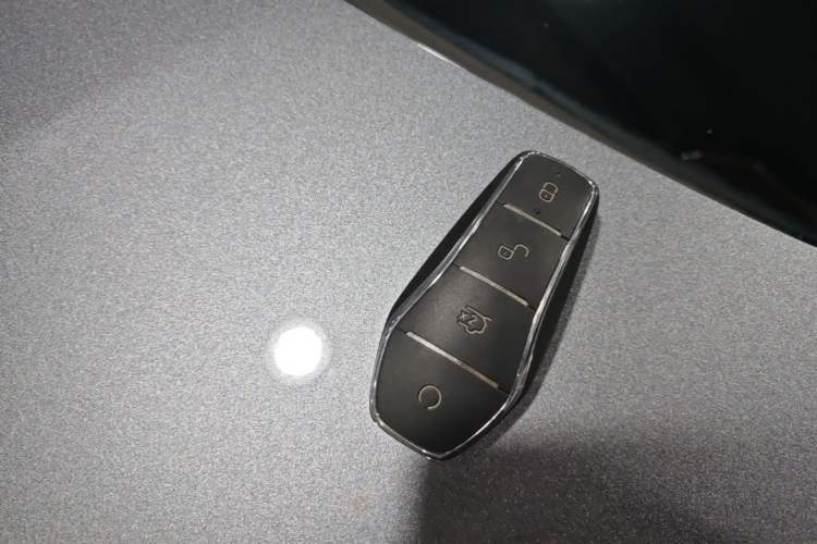 Used BYD Qin PLUS 2025 DM-i Smart Drive 55KM Leading Model Vehicle Key