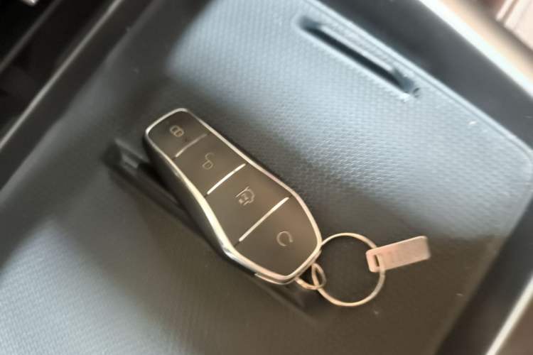 Used BYD Qin PLUS 2025 DM-i Smart Drive 55KM Leading Model Vehicle Key