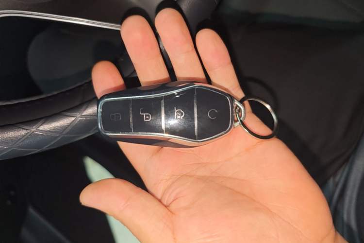 Used BYD Qin PLUS 2025 DM-i Smart Drive 55KM Leading Model Vehicle Key