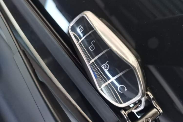 Used BYD Qin PLUS 2025 DM-i Smart Drive 55KM Leading Model Vehicle Key