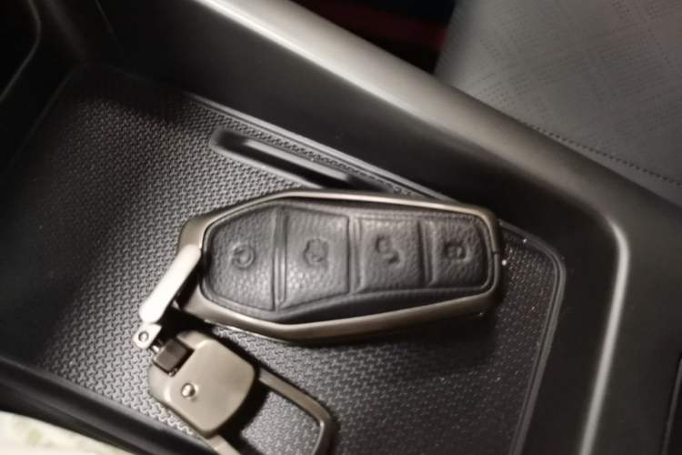 Used BYD Qin PLUS 2025 DM-i Smart Drive 55KM Leading Model Vehicle Key