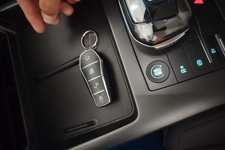 Used BYD Qin PLUS 2025 DM-i Smart Drive 55KM Leading Model Vehicle Key