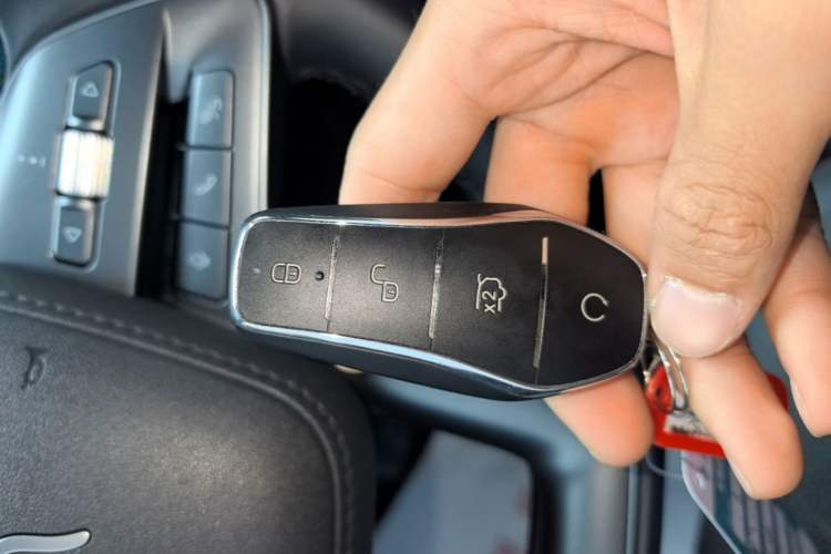 Used BYD Qin PLUS 2025 DM-i Smart Drive 120KM Superior Model Vehicle Key
