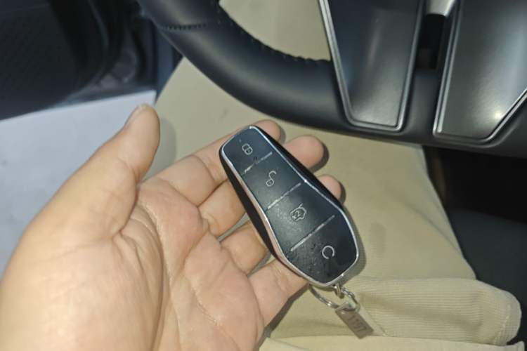 Used BYD Qin PLUS 2025 DM-i Smart Drive 55KM Leading Model Vehicle Key