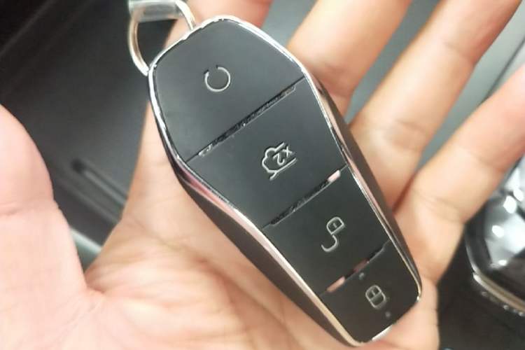 Used BYD Qin PLUS 2025 DM-i Smart Drive 55KM Leading Model Vehicle Key