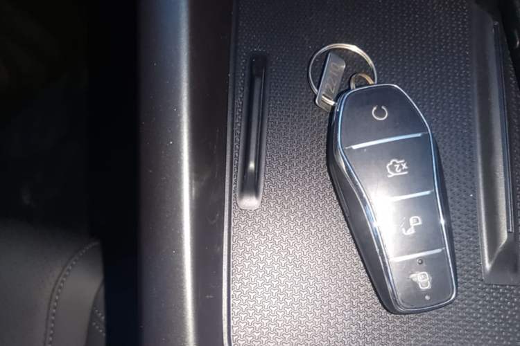 Used BYD Qin PLUS 2025 DM-i Smart Drive 55KM Leading Model Vehicle Key