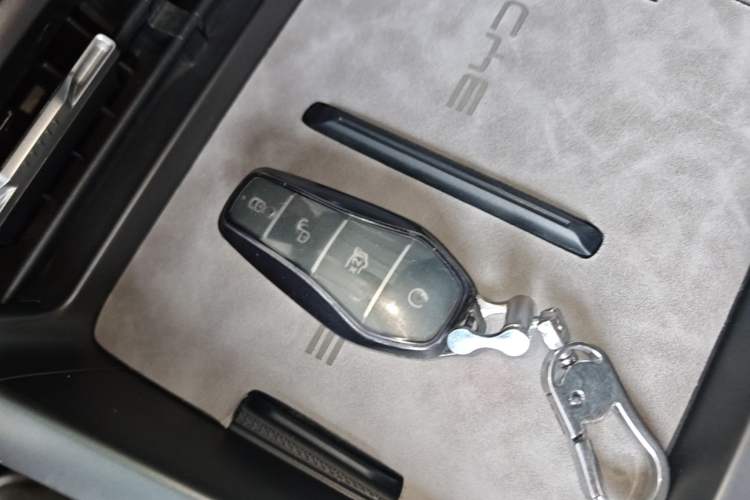 Used BYD Qin PLUS 2025 DM-i Smart Drive 55KM Leading Model Vehicle Key