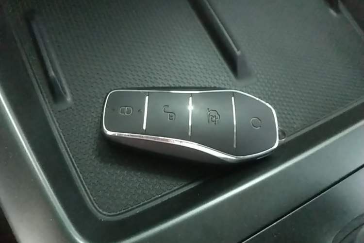 Used BYD Qin PLUS 2025 DM-i Smart Drive 55KM Leading Model Vehicle Key