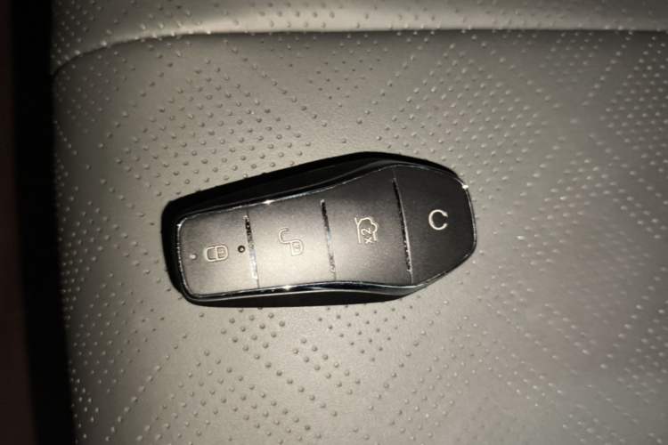 Used BYD Qin PLUS 2025 DM-i Smart Drive 55KM Leading Model Vehicle Key