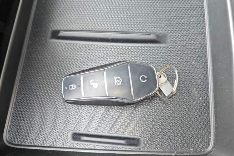 Used BYD Qin PLUS 2025 DM-i Smart Drive 55KM Leading Model Vehicle Key