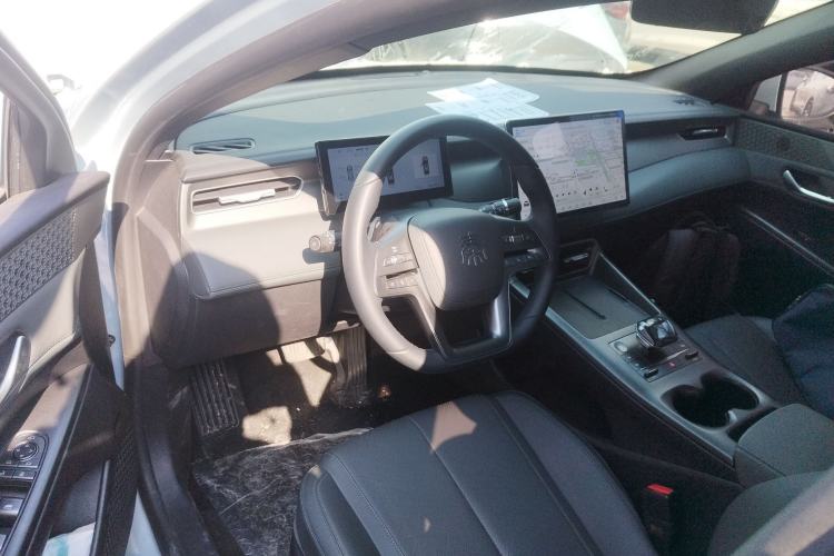 Used BYD Qin PLUS 2025 DM-i Smart Drive 120KM Superior Model Center Console