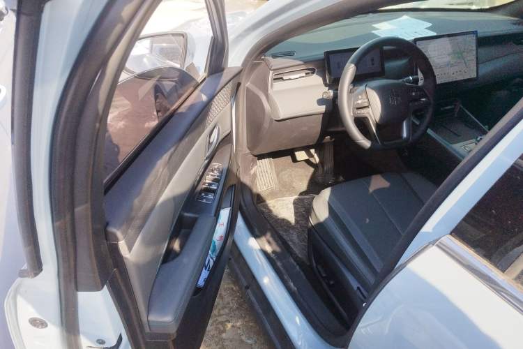 Used BYD Qin PLUS 2025 DM-i Smart Drive 120KM Superior Model Driver Seat