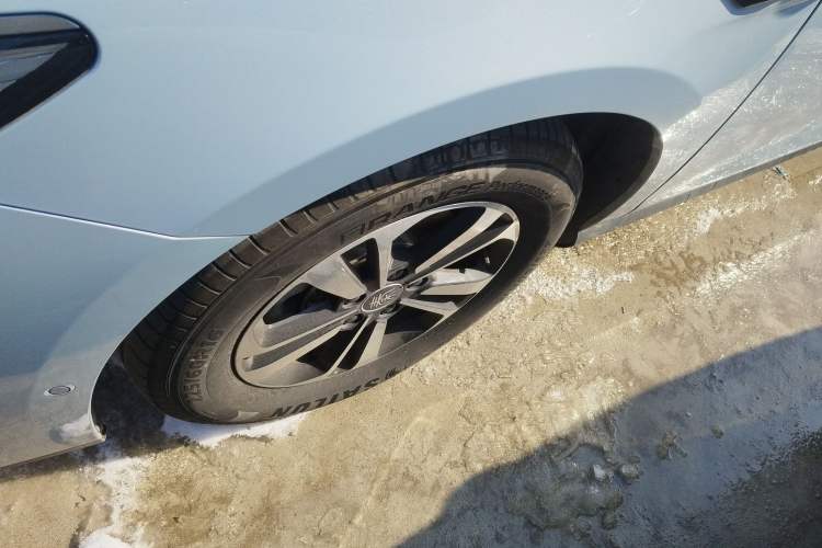 Used BYD Qin PLUS 2025 DM-i Smart Drive 120KM Superior Model Left Front Wheel Hub